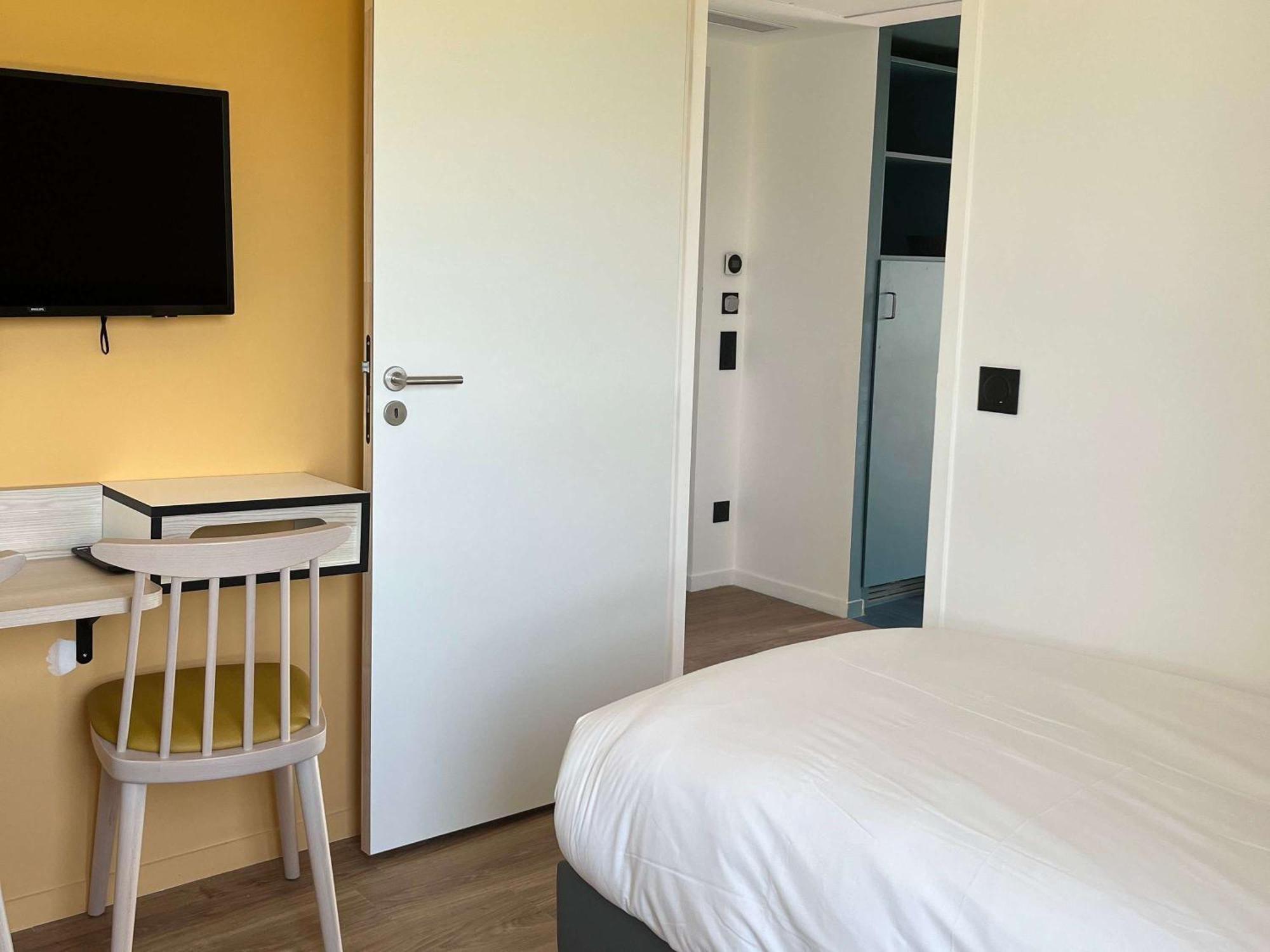 Aparthotel Adagio Access Porte De Camargue Сен-Мартен-де-Кро Экстерьер фото