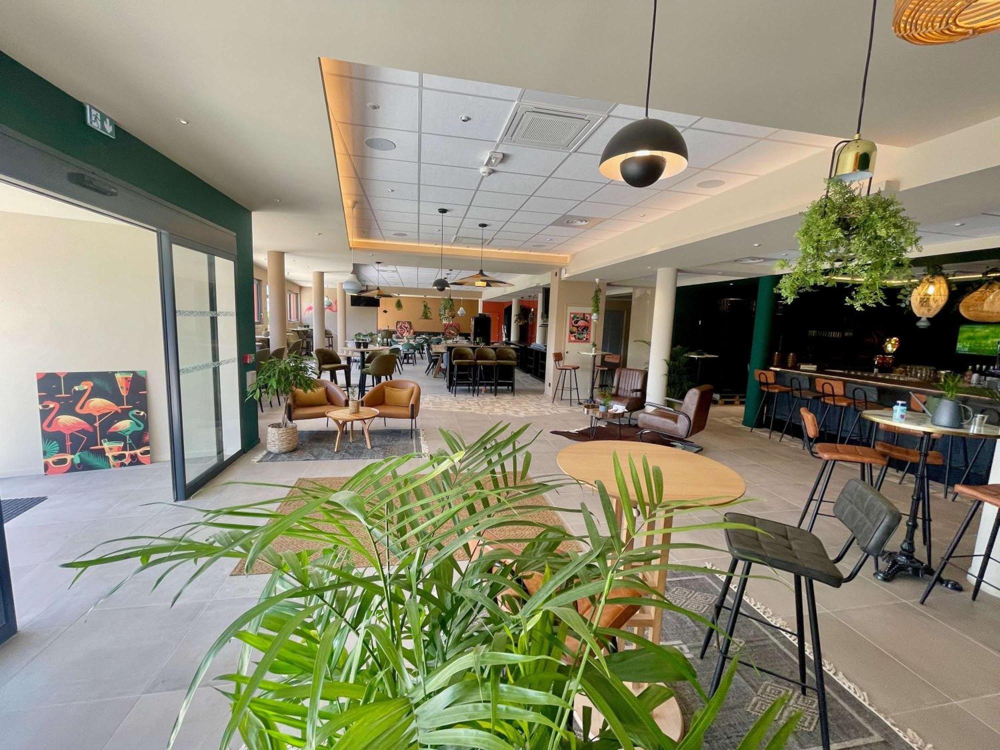 Aparthotel Adagio Access Porte De Camargue Сен-Мартен-де-Кро Экстерьер фото